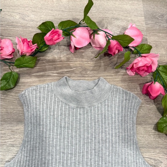 Modern Minimalist Normcore Scandi Clean Girl Monochromatic Gray Ribbed High Neck - Picture 4 of 9